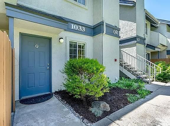 2nd image of 1033 Southwood Dr APT Q