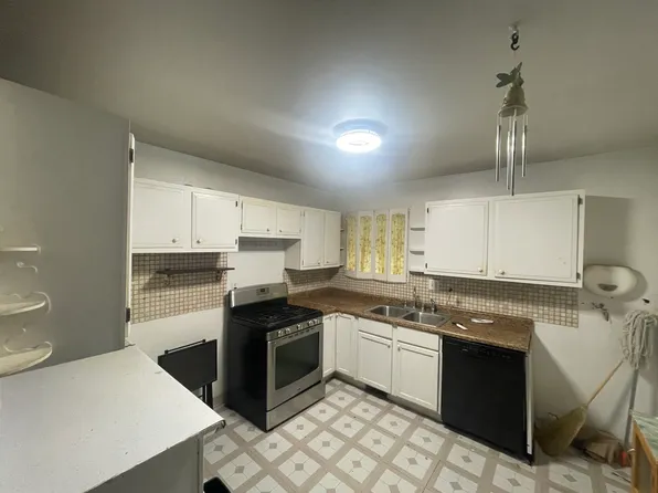 4224 W 20th Ave, Gary, IN 46404