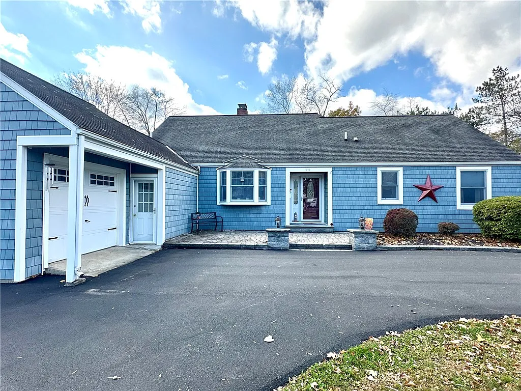 73 Durland Ave photo 1