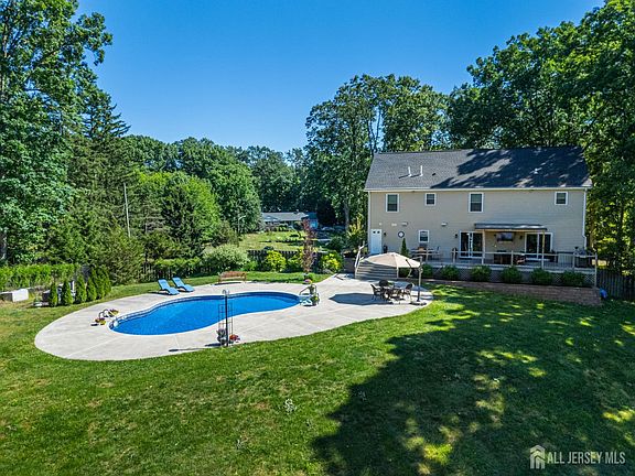 5th image of 24 Willow Ln