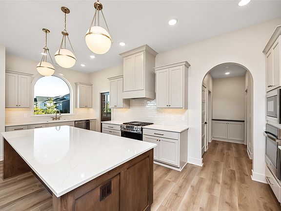 3rd image of 4617 Centennial Blvd