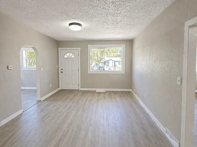 516 N Hudson Ave — Photo 5