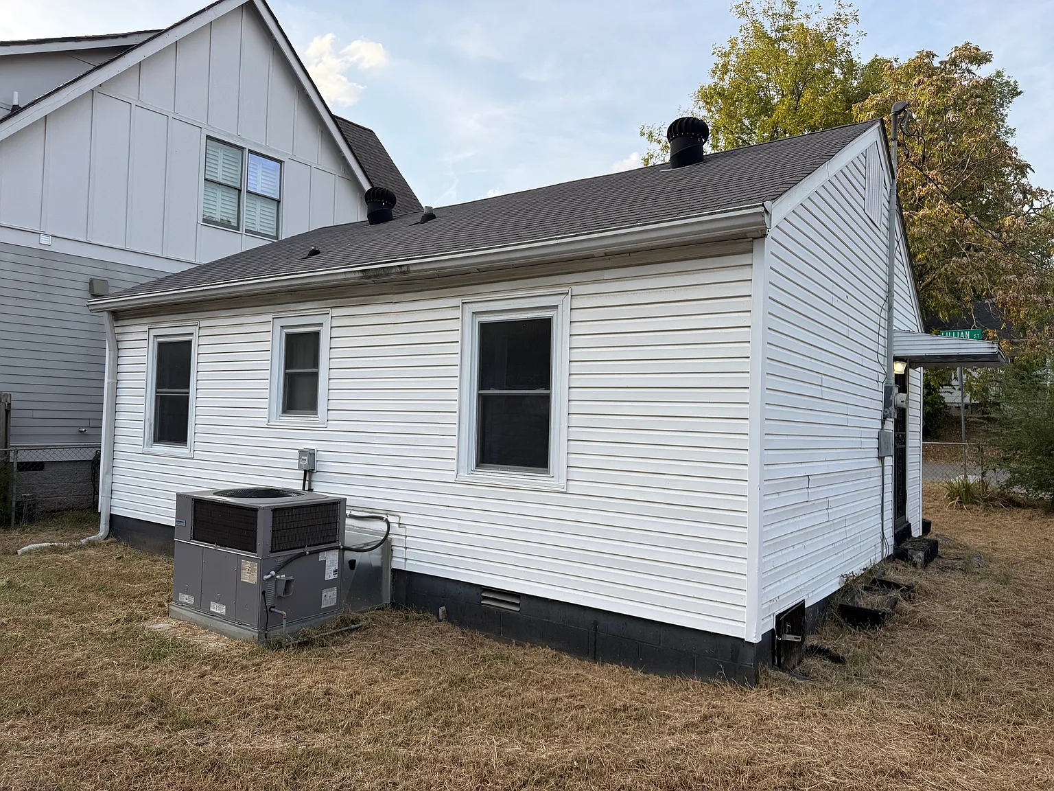 2 bed, 616 sqft, $1,300 — Photo 3