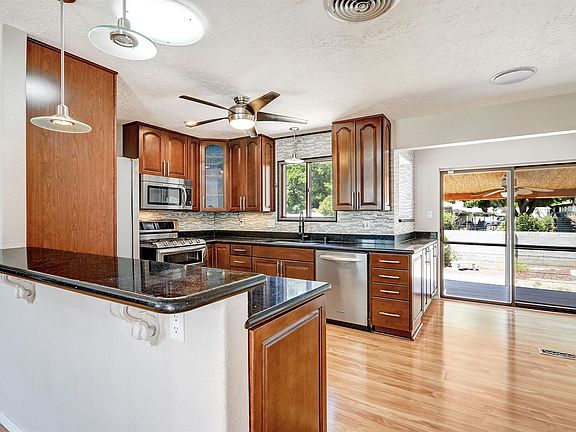 4th image of 6317 Loftus Ave NE