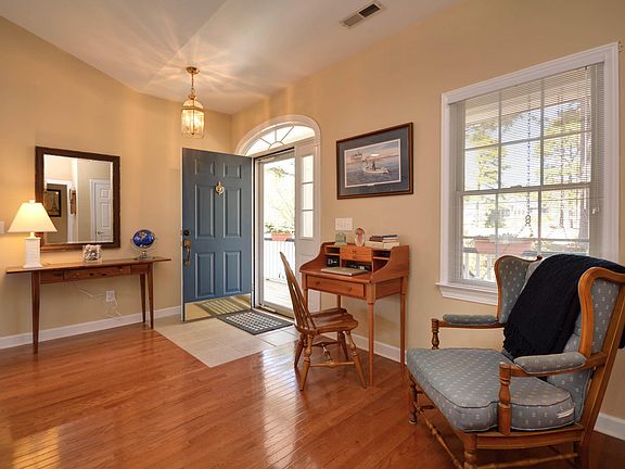 3rd image of 3381 St James Drive SE