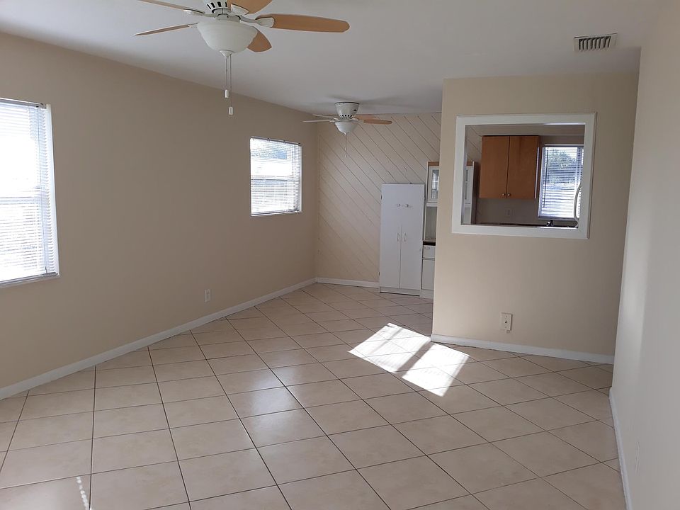 1st image of 290 NE 40th St APT 19