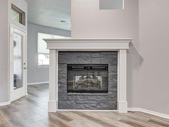 5th image of 2500 Weymouth Pl