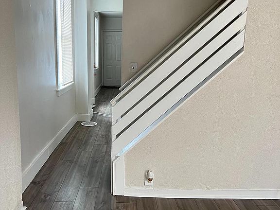 3rd image of 22 Dare St