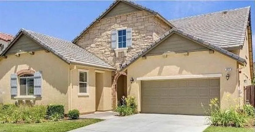 663 Channel Dr photo 1