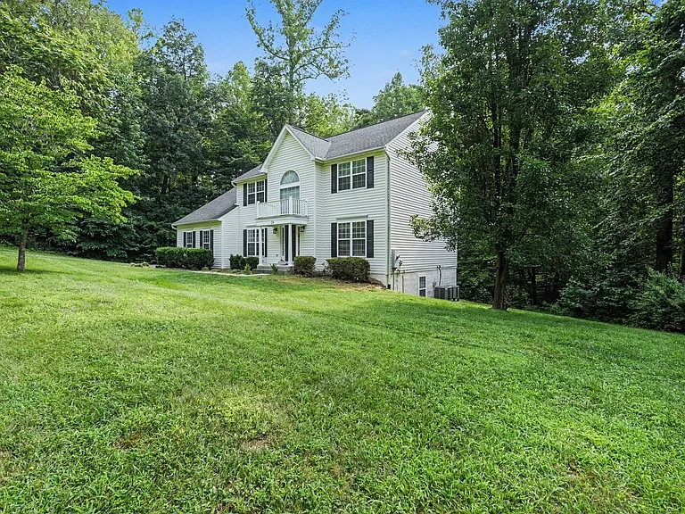 24 Crestwood Ln — Photo 17