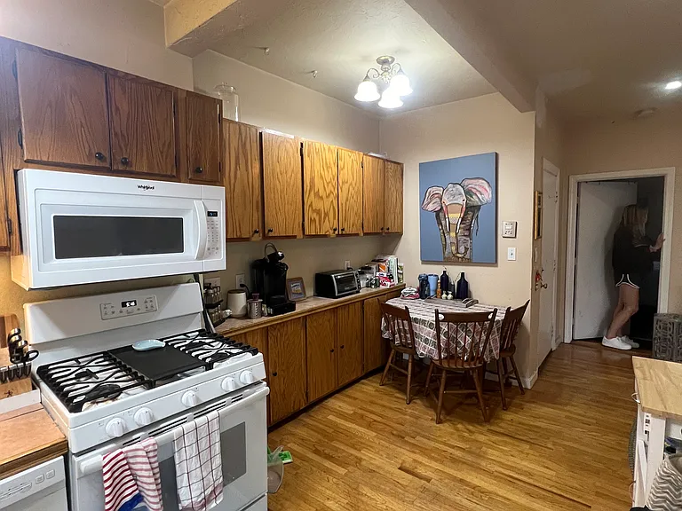 170 W 6th St #1 — Photo 3