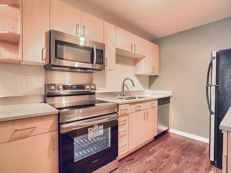 1245 Columbine St #204 — Photo 13