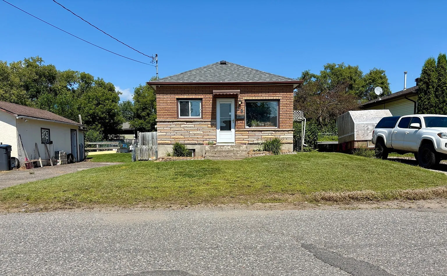 24 Mona Street Thunder Bay ON P7A 6X8 — Photo 1