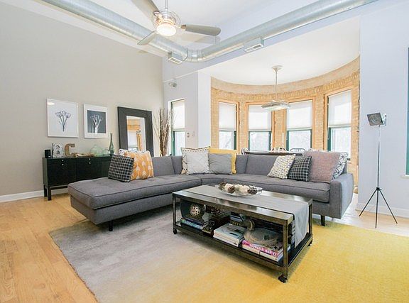 2nd image of 1346 W Greenleaf Ave APT 4W