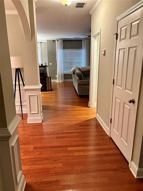 2 bed, 2.5 bath, 2222 sqft, $2,900 — Photo 2