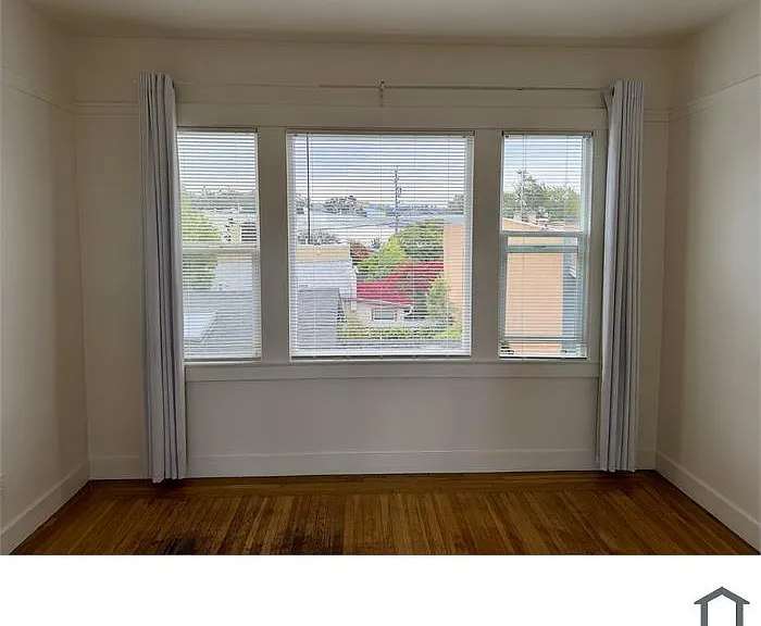 489 55th St #3 — Photo 3