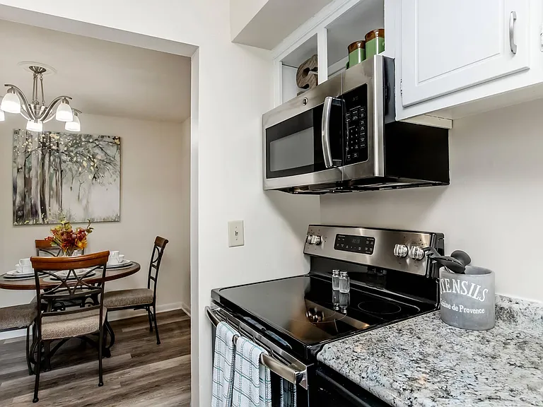 Windsor Hills Apartments — Photo 27