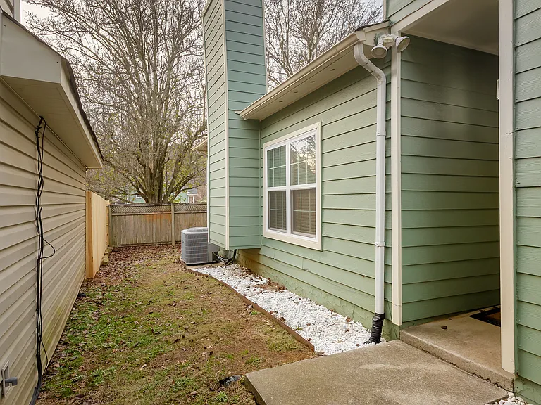 116 Bridletrace Ln — Photo 23
