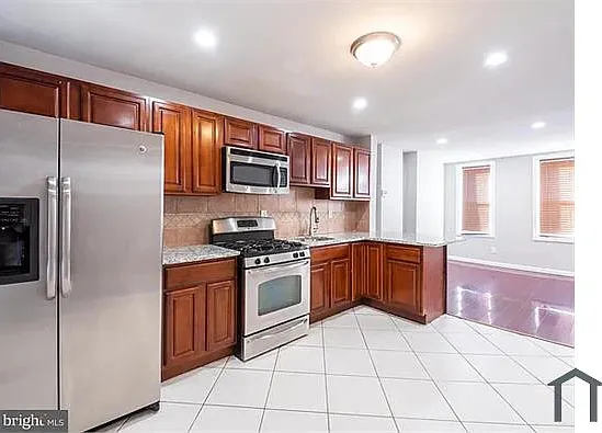 2 bed, 980 sqft, $2,400 — Photo 1