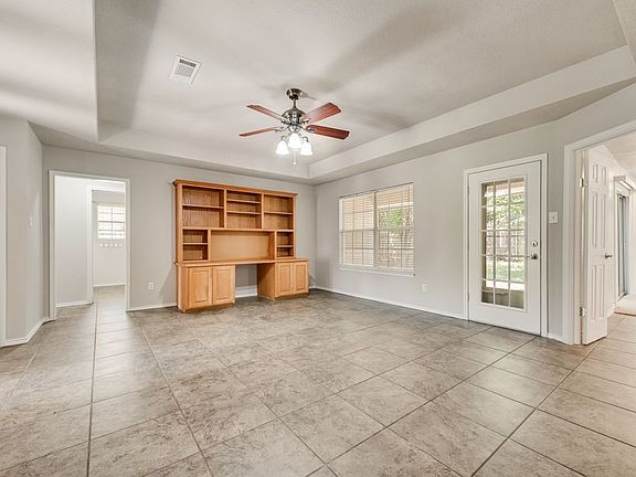 4th image of 301 S Cir