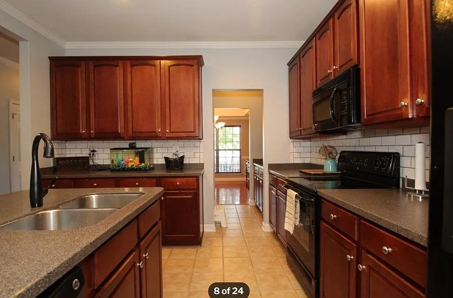 5 bed, 3169 sqft, $3,325 — Photo 4