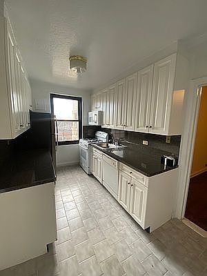 3rd image of 3001 Henry Hudson Pkwy W #3A