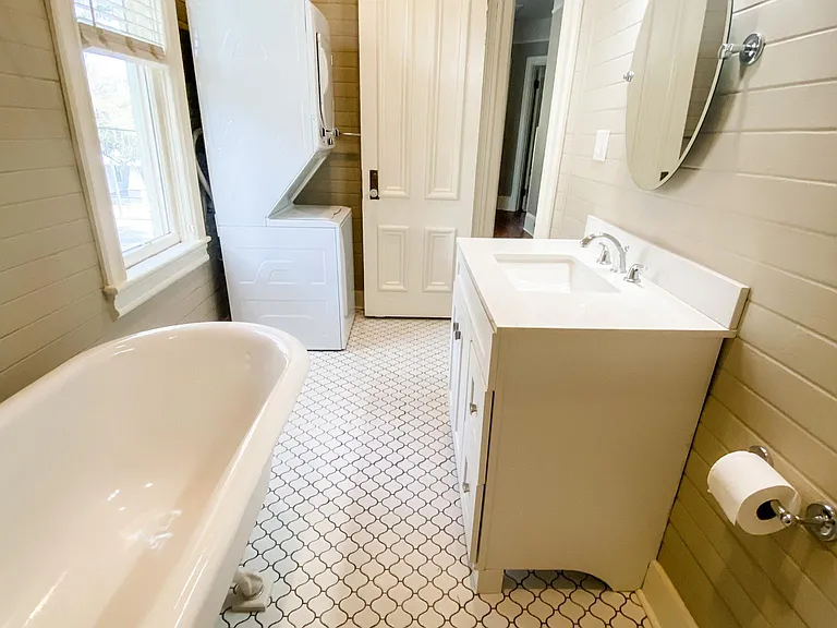 2501 Barnard St #A — Photo 15