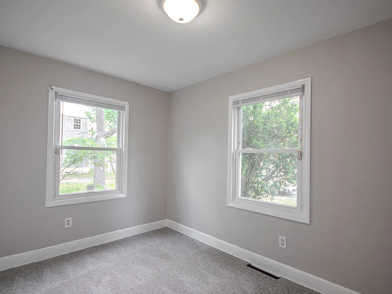 910 Roger St — Photo 15