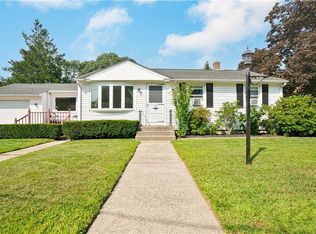 62 Roundway Dr, Coventry, RI 02816