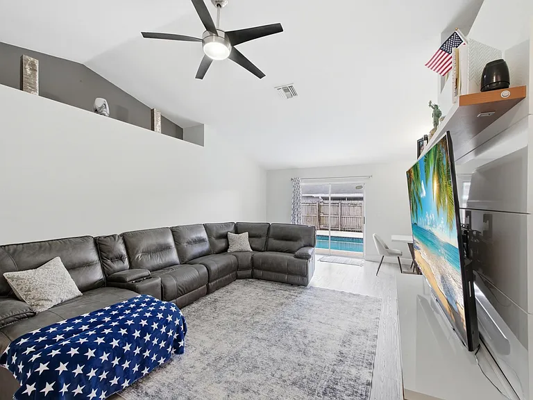 5635 Lake George Pl — Photo 8