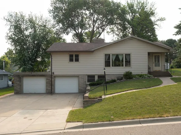 17 4th Ave NE, Elbow Lake, MN 56531