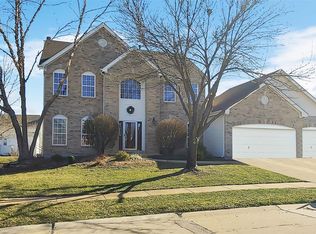526 Castle Ridge Dr, Ballwin, MO 63021