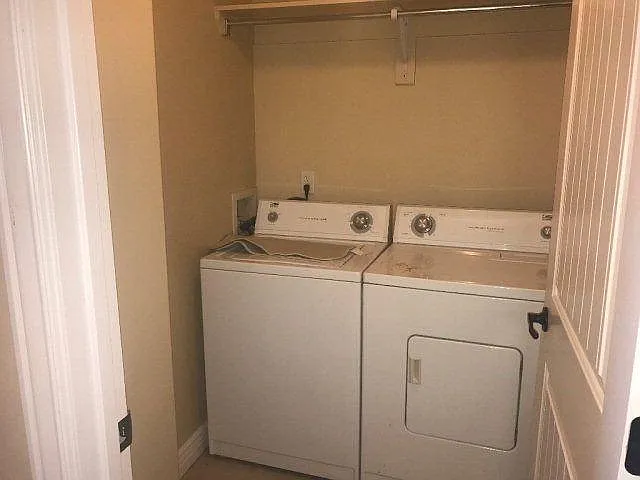 comes with washer and dryer