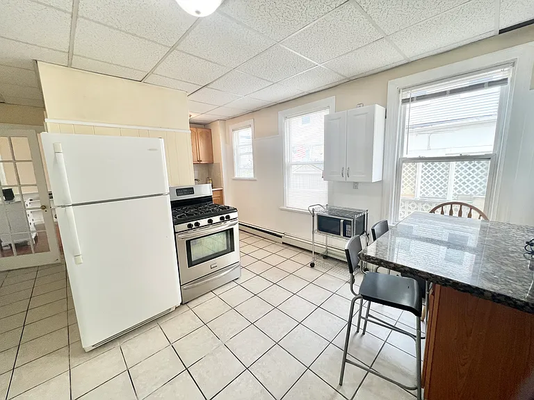 Vinton St — Photo 15