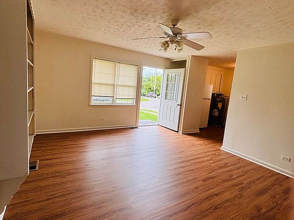 3rd image of 148 Maryville Cir #148