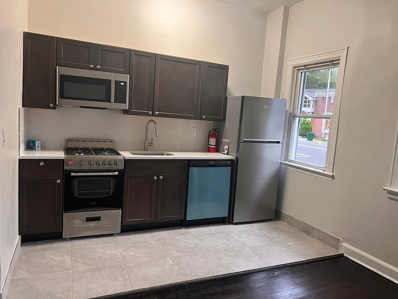 529 Park Ave — Photo 1