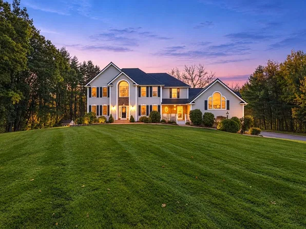 6 Abbey Road, Atkinson, NH 03811