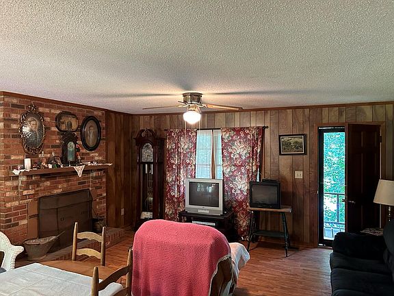 4th image of 141 Carrigan Dr