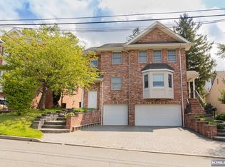 538 4th St FLOOR 2, Palisades Park, NJ 07650