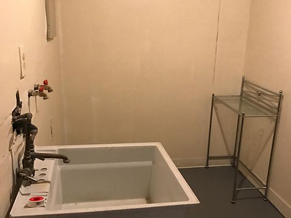 2nd image of 3322 Ivy St #3322