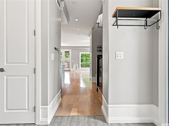 5th image of 1623 Broadway AVENUE