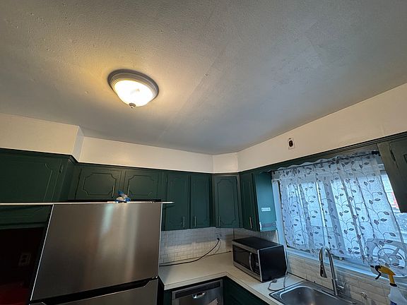 3rd image of 129 Amador St Floor 2