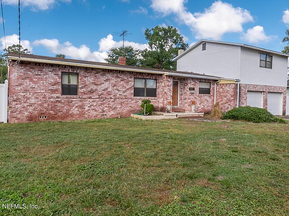 3rd image of 7868 Caxton Circle W
