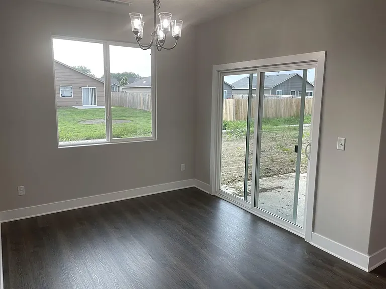4414 S Mount Carmel Ave — Photo 8