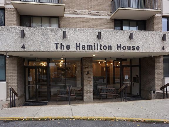 2nd image of 4 Monroe St APT 809