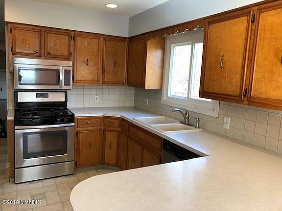2nd image of 5560 Edgelawn Dr SE