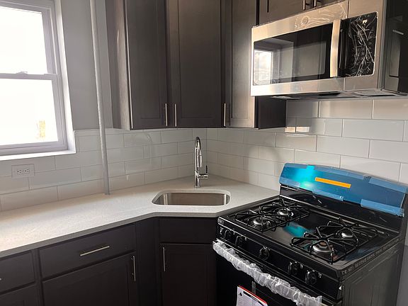 3rd image of 130 W 47th St Floor 3-32