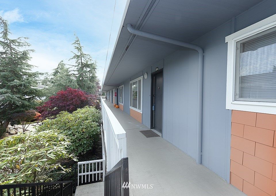 1st image of 713 75th St SE