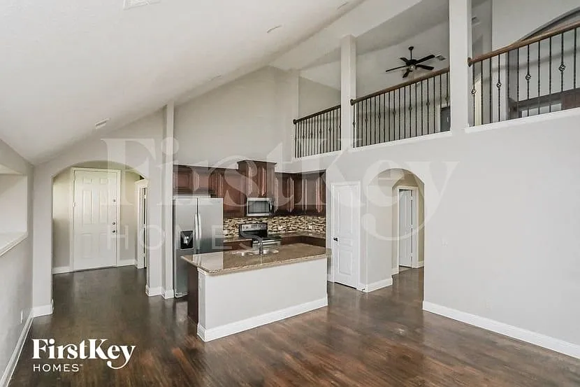 4 bed, 3.0 bath, 2259 sqft, $3,120 — Photo 4