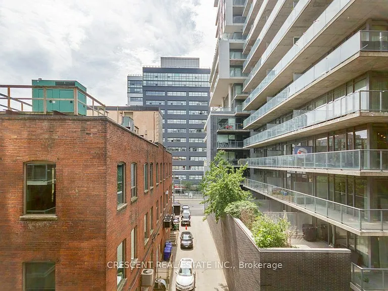 650 King St W #402 — Photo 22